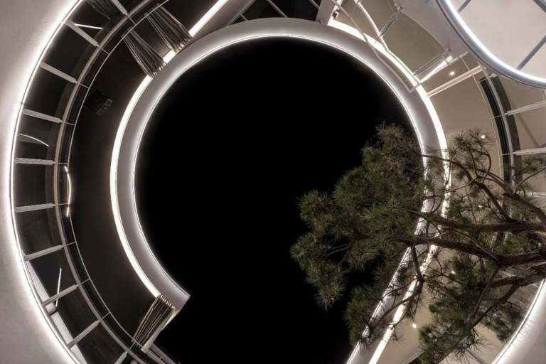 碳所音樂餐廳環形天頂與夜空視角